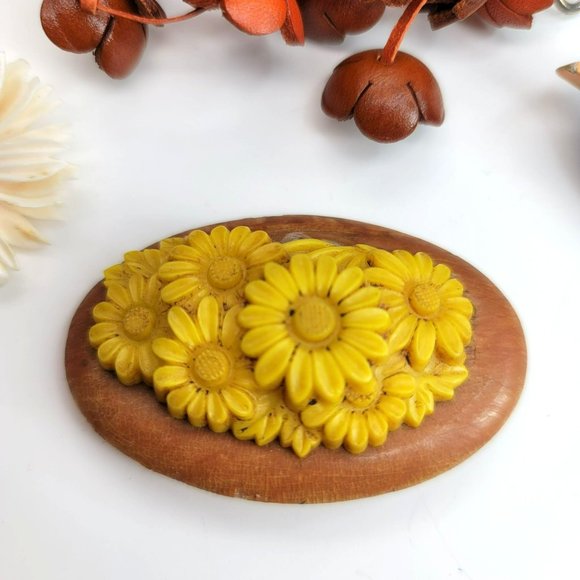 Vintage Pin and Pull Collection 10 Item Lot Felt Metal Plastic Leather CT500 - Picture 4 of 7